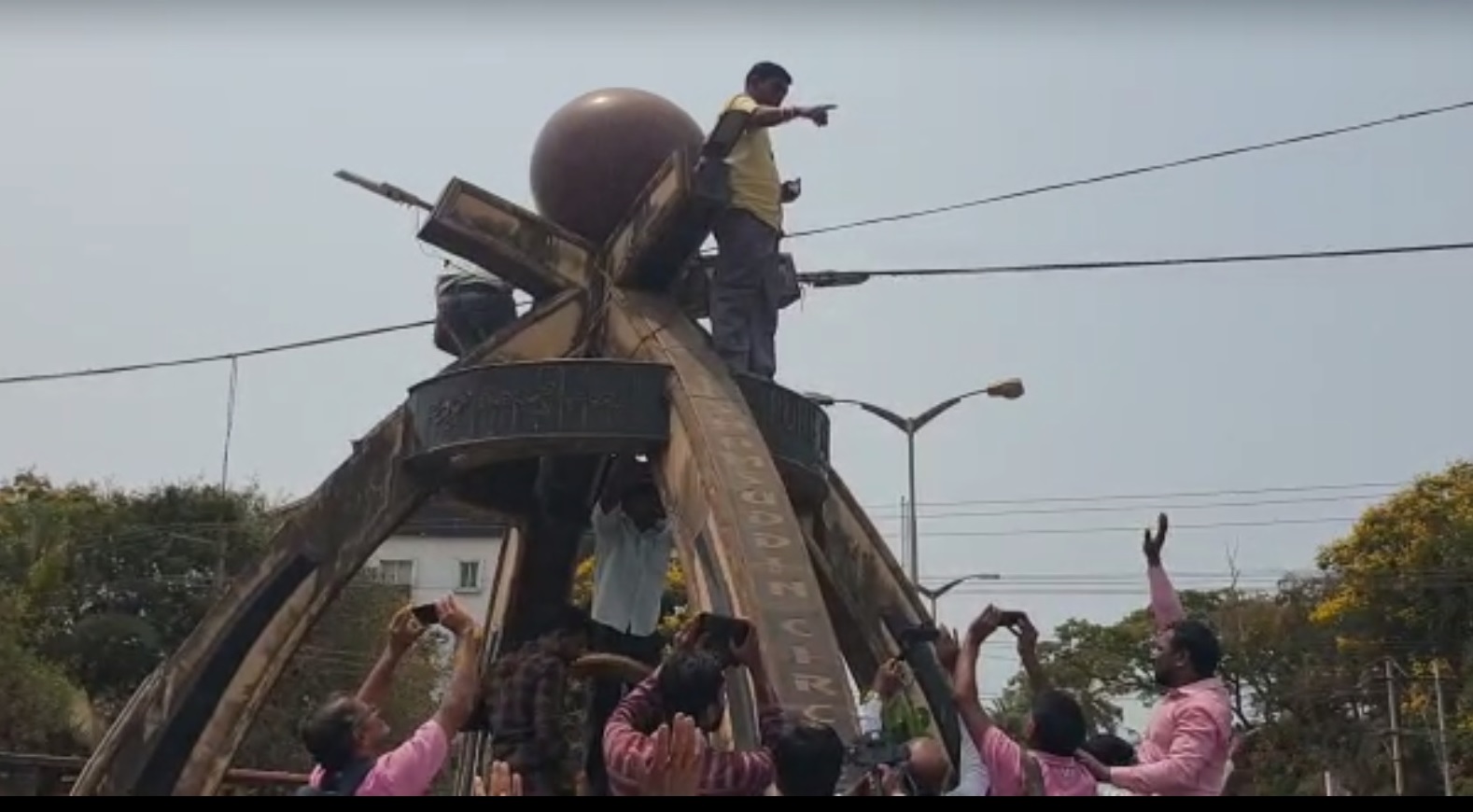 ಭಟ್ಕಳ: ಮೊಗೇರ ಸಮಾಜದ ಪ್ರತಿಭಟನಾ ಮೆರವಣಿಗೆಯಲ್ಲಿ ವಿಷ ಸೇವಿಸಿ ಆತ್ಮಹತ್ಯೆಗೆ ಯತ್ನಿಸಿದ ವ್ಯಕ್ತಿ