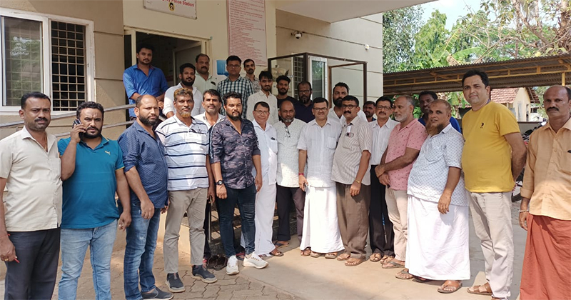 ಉಪ್ಪಿನಂಗಡಿ ವರ್ತಕರ ಕುರಿತು ಸುಳ್ಳು ಸುದ್ದಿ ಆರೋಪ: ಕಾನೂನು ಕ್ರಮಕ್ಕೆ ಆಗ್ರಹ ಉಪ್ಪಿನಂಗಡಿ ವರ್ತಕರ ಕುರಿತು ಸುಳ್ಳು ಸುದ್ದಿ ಆರೋಪ: ಕಾನೂನು ಕ್ರಮಕ್ಕೆ ಆಗ್ರಹ