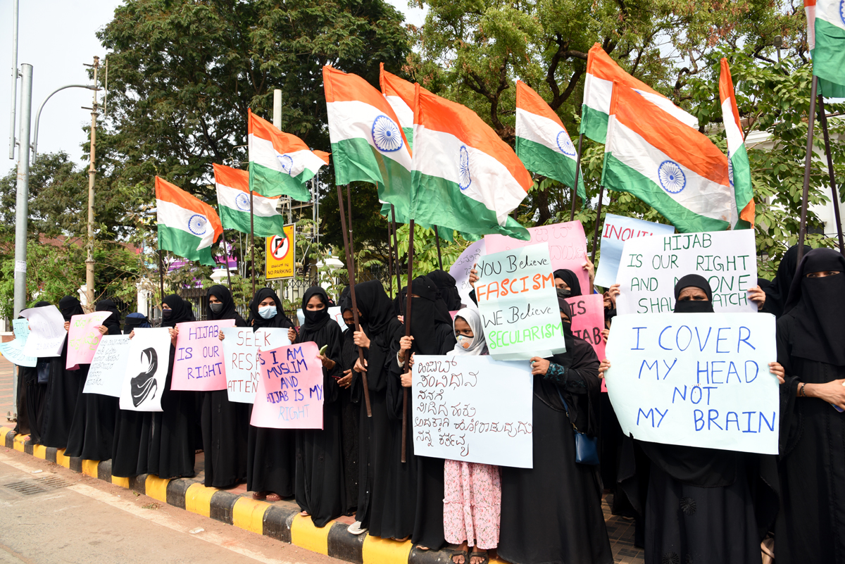 ಹಿಜಾಬ್ ಕುರಿತ ಹೈಕೋರ್ಟ್ ತೀರ್ಪಿನ ದುರುಪಯೋಗದ ವಿರುದ್ಧ ವಿದ್ಯಾರ್ಥಿ ಸಮನ್ವಯ ಸಮಿತಿಯಿಂದ ಪ್ರತಿಭಟನೆ