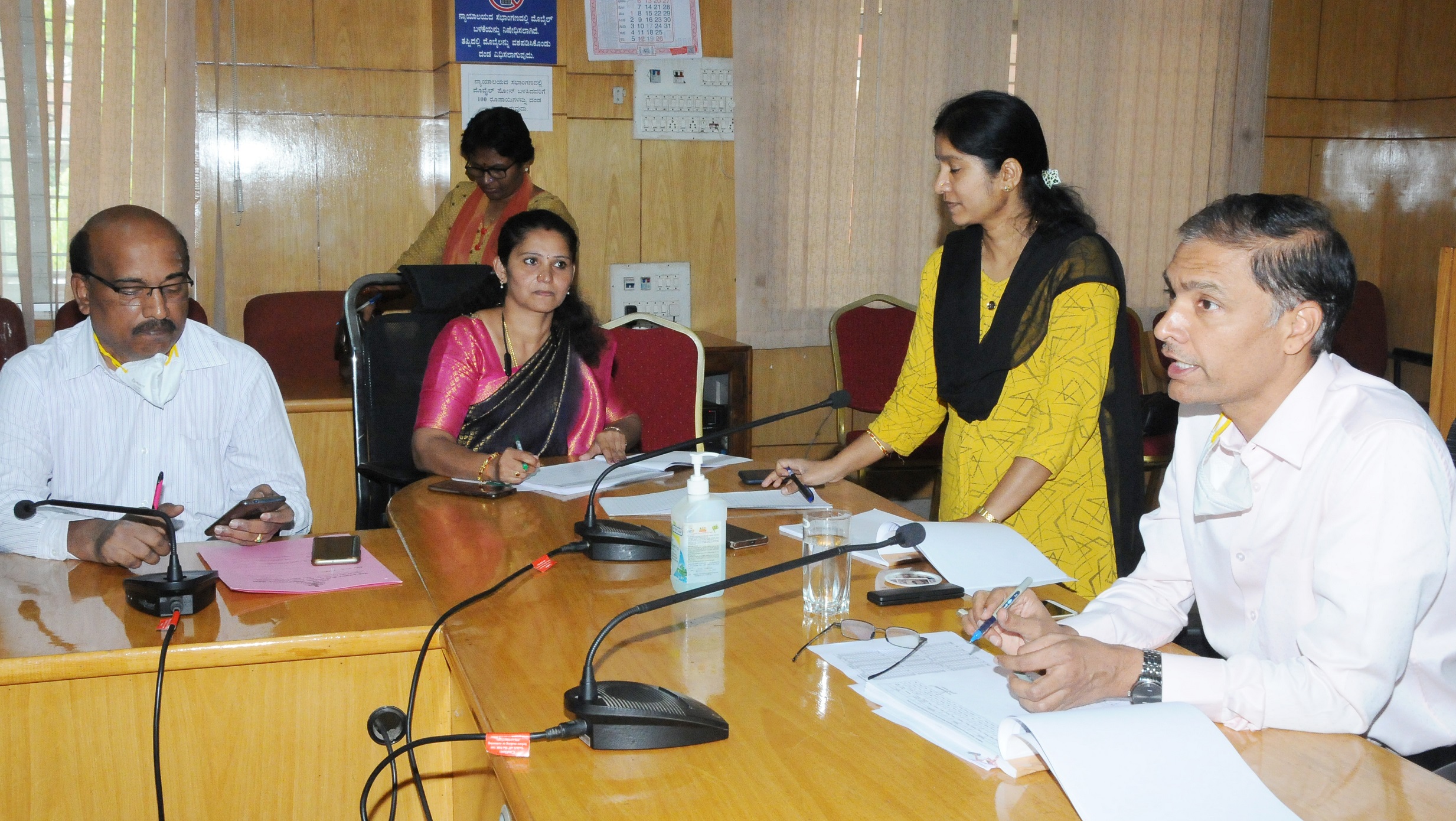 ತುಮಕೂರು: ಸಭೆಗೆ ಹಾಜರಾಗದ ಅಧಿಕಾರಿಗಳ ವಿರುದ್ಧ ಅಟ್ರಾಸಿಟಿ ಪ್ರಕರಣ; ಜಿಲ್ಲಾಧಿಕಾರಿ ಎಚ್ಚರಿಕೆ