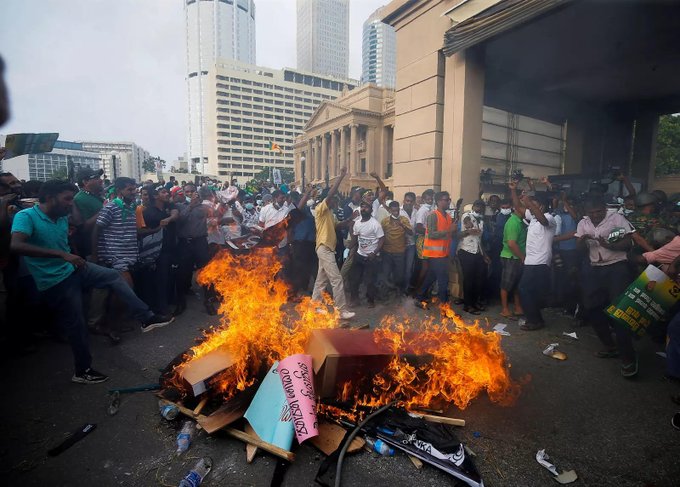 ಶ್ರೀಲಂಕಾದಲ್ಲಿ ನ್ಯೂಸ್‌ ಪ್ರಿಂಟ್ ಕೊರತೆ: 2 ಪತ್ರಿಕೆಗಳ ಪ್ರಕಟಣೆ ಸ್ಥಗಿತ