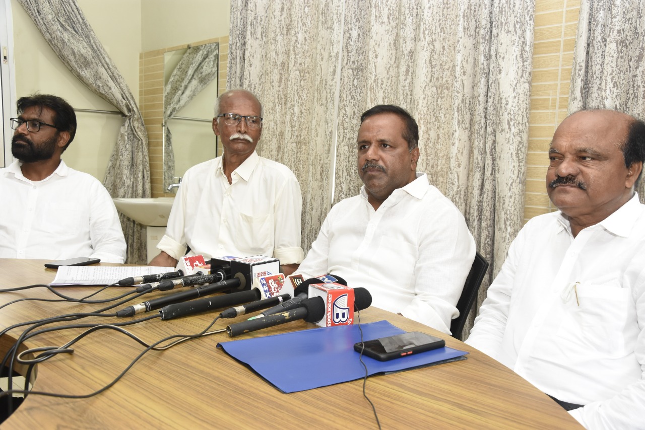 ಆಡು-ಕುರಿ ವಧಾಗೃಹಗಳಿಗೆ ಮೂಲಭೂತ ಸೌಕರ್ಯ ಒದಗಿಸಲು ಮನಪಾ ಕ್ರಮ ವಹಿಸಲು ಯು.ಟಿ.ಖಾದರ್ ಒತ್ತಾಯ