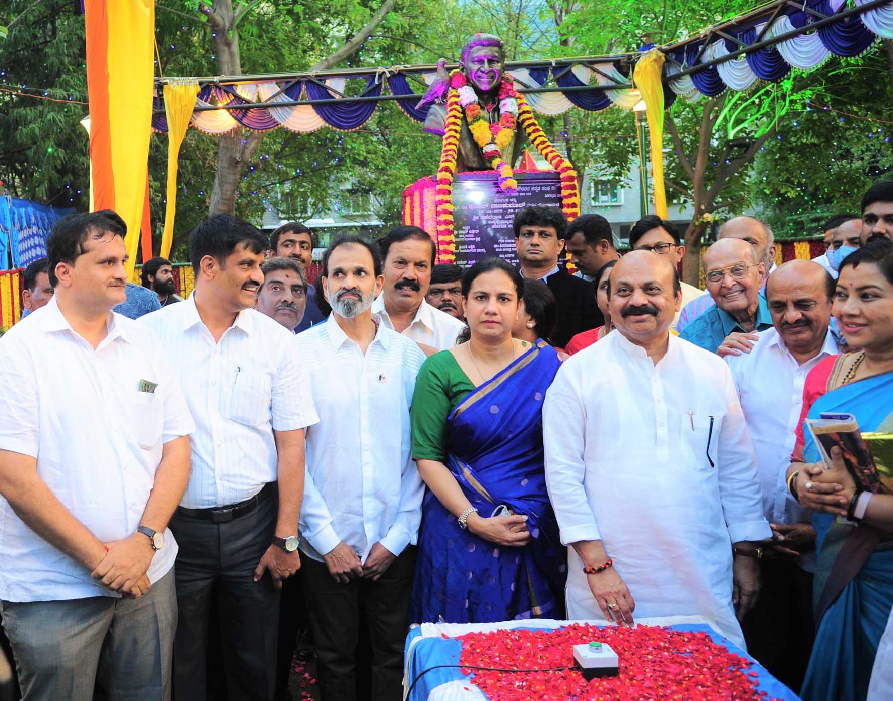 ಸಿಎಂ ಬೊಮ್ಮಾಯಿಯಿಂದ ನಟ ಪುನೀತ್ ರಾಜ್‍ಕುಮಾರ್ ಕಂಚಿನ ಪ್ರತಿಮೆ ಲೋಕಾರ್ಪಣೆ