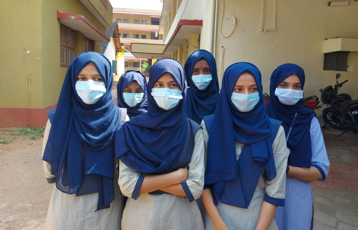 ​ಪ್ರಥಮ ಪಿಯುಸಿ ಪರೀಕ್ಷೆ: ಹಿಜಾಬ್ ಹಕ್ಕಿಗಾಗಿ ನ್ಯಾಯಾಲಯದ ಮೆಟ್ಟಿಲೇರಿರುವ ಇಬ್ಬರು ವಿದ್ಯಾರ್ಥಿನಿಯರು ಗೈರು