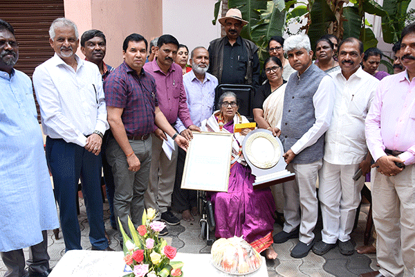 ಖ್ಯಾತ ಸಾಹಿತಿ ಸಾರಾ ಅಬೂಬಕರ್ ರಿಗೆ ಬರಗೂರು ಪ್ರಶಸ್ತಿ ಪ್ರದಾನ