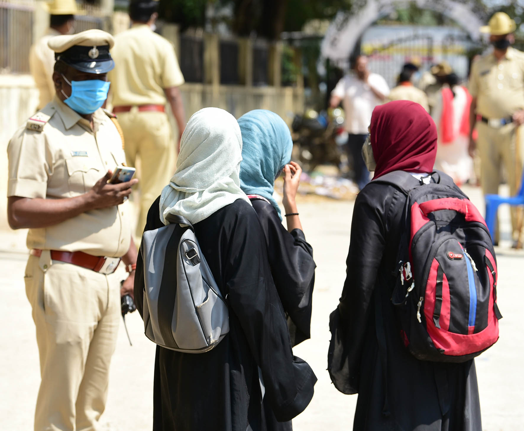 ಹಿಜಾಬ್ ಪ್ರಕರಣ ತೀರ್ಪು: ಬಂದ್‍ಗೆ ಕರೆ ನೀಡಿದ್ದವರ ವಿರುದ್ಧ ನ್ಯಾಯಾಂಗ ನಿಂದನೆ ಕೇಸ್ ದಾಖಲೆಗೆ ಕೋರಿ ಮನವಿ ಸಲ್ಲಿಕೆ