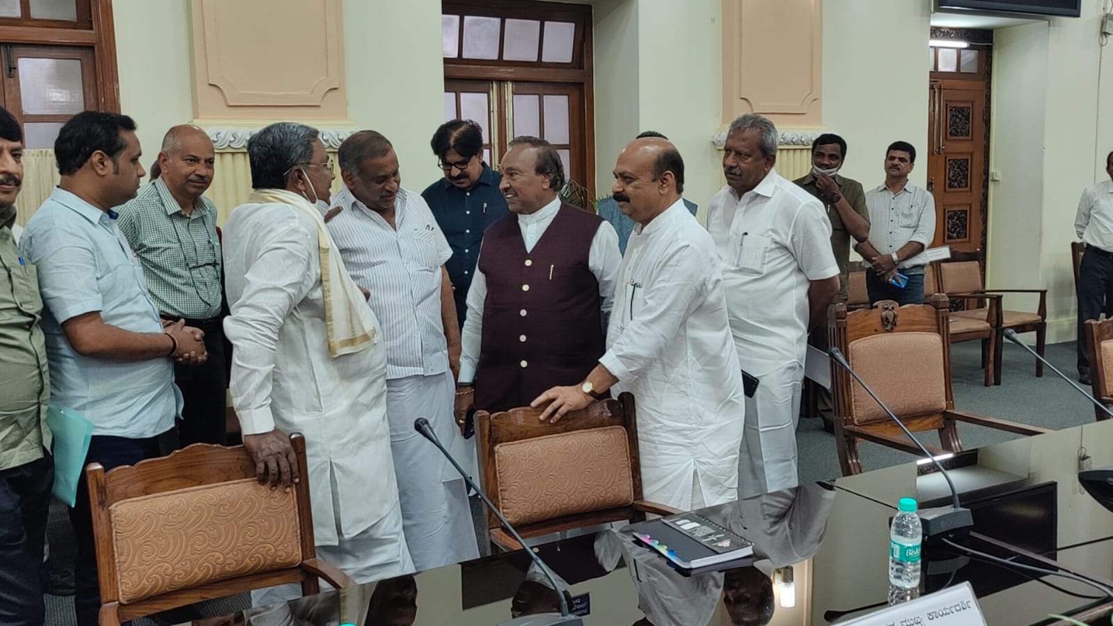 ಗ್ರಾಮೀಣ, ನಗರ ಸ್ಥಳೀಯ ಸಂಸ್ಥೆಗಳಲ್ಲಿ ಹಿಂದುಳಿದ ವರ್ಗಗಳಿಗೆ ಮೀಸಲಾತಿ ಕಲ್ಪಿಸುವ ಸಂಬಂಧ ಸರ್ವಪಕ್ಷ ಸಭೆ