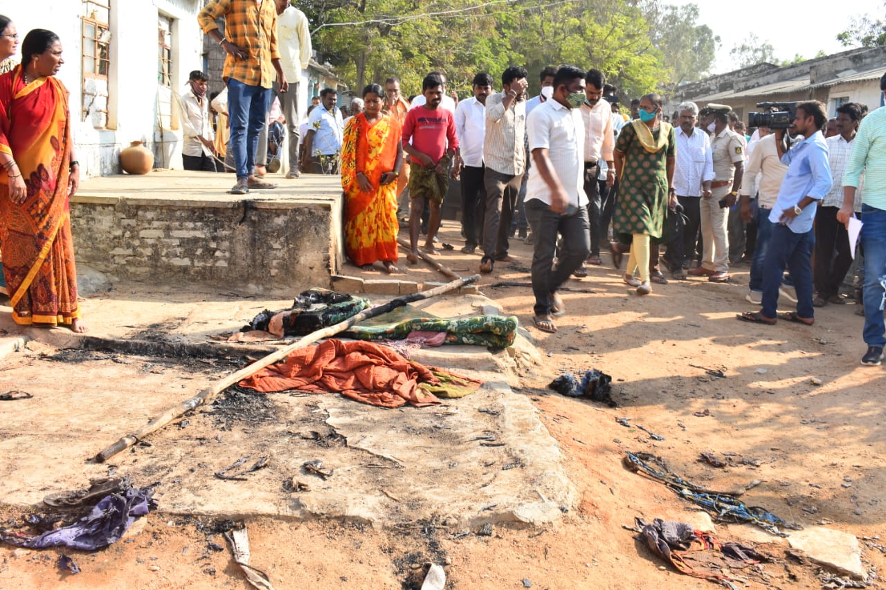 ಯಾದಗಿರಿ: ಸೀಮಂತ ಕಾರ್ಯಕ್ರಮದಲ್ಲಿ ಸಿಲಿಂಡರ್ ಸೋರಿಕೆ ಪ್ರಕರಣ; ಮೃತರ ಸಂಖ್ಯೆ 11ಕ್ಕೇರಿಕೆ