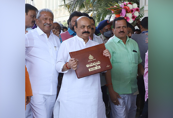 ರಾಜ್ಯ ಬಜೆಟ್ 2022: ಮುಖ್ಯಮಂತ್ರಿ ಬೊಮ್ಮಾಯಿ ತವರು ಜಿಲ್ಲೆಗೆ  ಕೊಡುಗೆಗಳ ಸುರಿಮಳೆ!