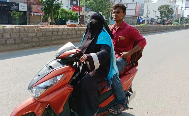 ಲಾಕ್‌ಡೌನ್ ವೇಳೆ ಸ್ಕೂಟರ್‌ನಲ್ಲಿ 1,400 ಕಿಮೀ ಸಂಚರಿಸಿ ಮಗನನ್ನು ಕರೆತಂದಿದ್ದ ತಾಯಿ: ಇದೀಗ ಆತ ಉಕ್ರೇನ್‌ನಲ್ಲಿ ಬಾಕಿ!