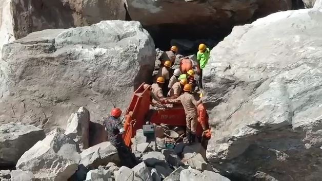 ಗುಂಡ್ಲುಪೇಟೆ: ಬಿಳಿಕಲ್ಲು ಕ್ವಾರಿ ಕುಸಿತ ಪ್ರಕರಣ: ಮೂವರ ಮೃತದೇಹ ಪತ್ತೆ