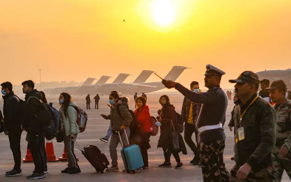 ವಿದೇಶದಲ್ಲಿ ವೈದ್ಯಕೀಯ ಪದವಿ ಪಡೆದವರು ಪರೀಕ್ಷೆಯ ನಂತರ ಭಾರತದಲ್ಲಿ ಇಂಟರ್ನ್ ಶಿಪ್ ಪೂರ್ಣಗೊಳಿಸಬಹುದು: ಎನ್ ಎಂಸಿ