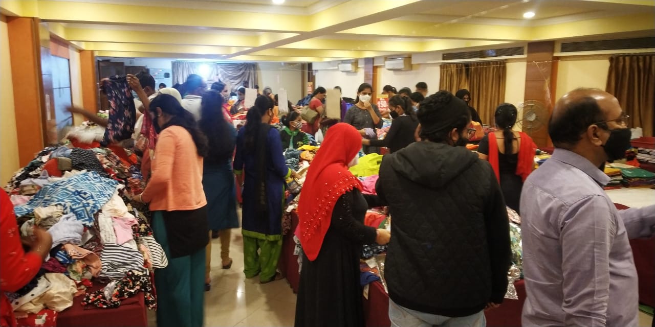 ಮಂಗಳೂರಿನ ಮೋತಿಮಹಲ್ ನಲ್ಲಿ ರೆಡಿಮೇಡ್ ಗಾರ್ಮೆಂಟ್ಸ್ ಮಾರಾಟ