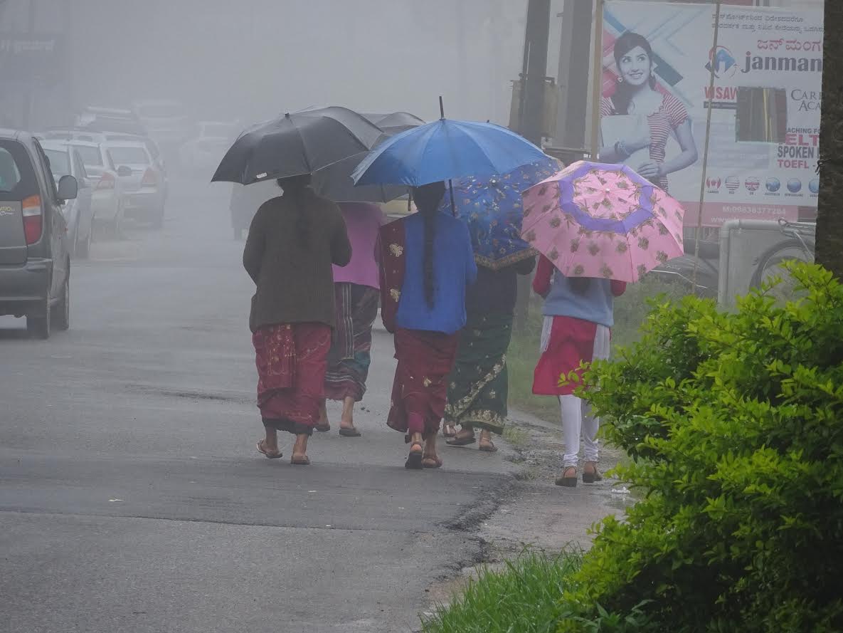 ವಾಯುಭಾರ ಕುಸಿತ: ಮುಂದಿನ ಎರಡು ದಿನ ರಾಜ್ಯದ ವಿವಿಧೆಡೆ ಗುಡುಗು ಸಹಿತ ಮಳೆ ಸಾಧ್ಯತೆ