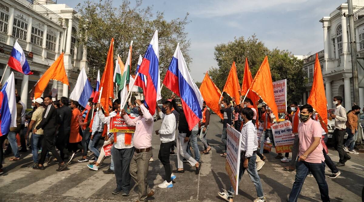 ರಷ್ಯಾ ನೀವು ಹೋರಾಡಿ, ನಿಮ್ಮೊಂದಿಗೆ ನಾವಿದ್ದೇವೆ: ದಿಲ್ಲಿಯಲ್ಲಿ ಮೆರವಣಿಗೆ ನಡೆಸಿದ ಹಿಂದೂ ಸೇನಾ !