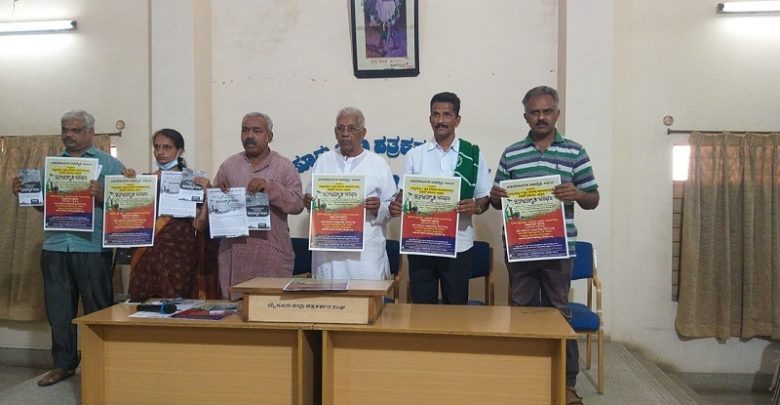 ಮೈಸೂರು: ರೈತ ವಿರೋಧಿ ಕೃಷಿ ಕಾಯ್ದೆಗಳನ್ನು ಹಿಂಪಡೆಯುವಂತೆ ಜಾನಾಂದೋಲನ ಮಹಾಮೈತ್ರಿ ಪೋಸ್ಟರ್ ಬಿಡುಗಡೆ