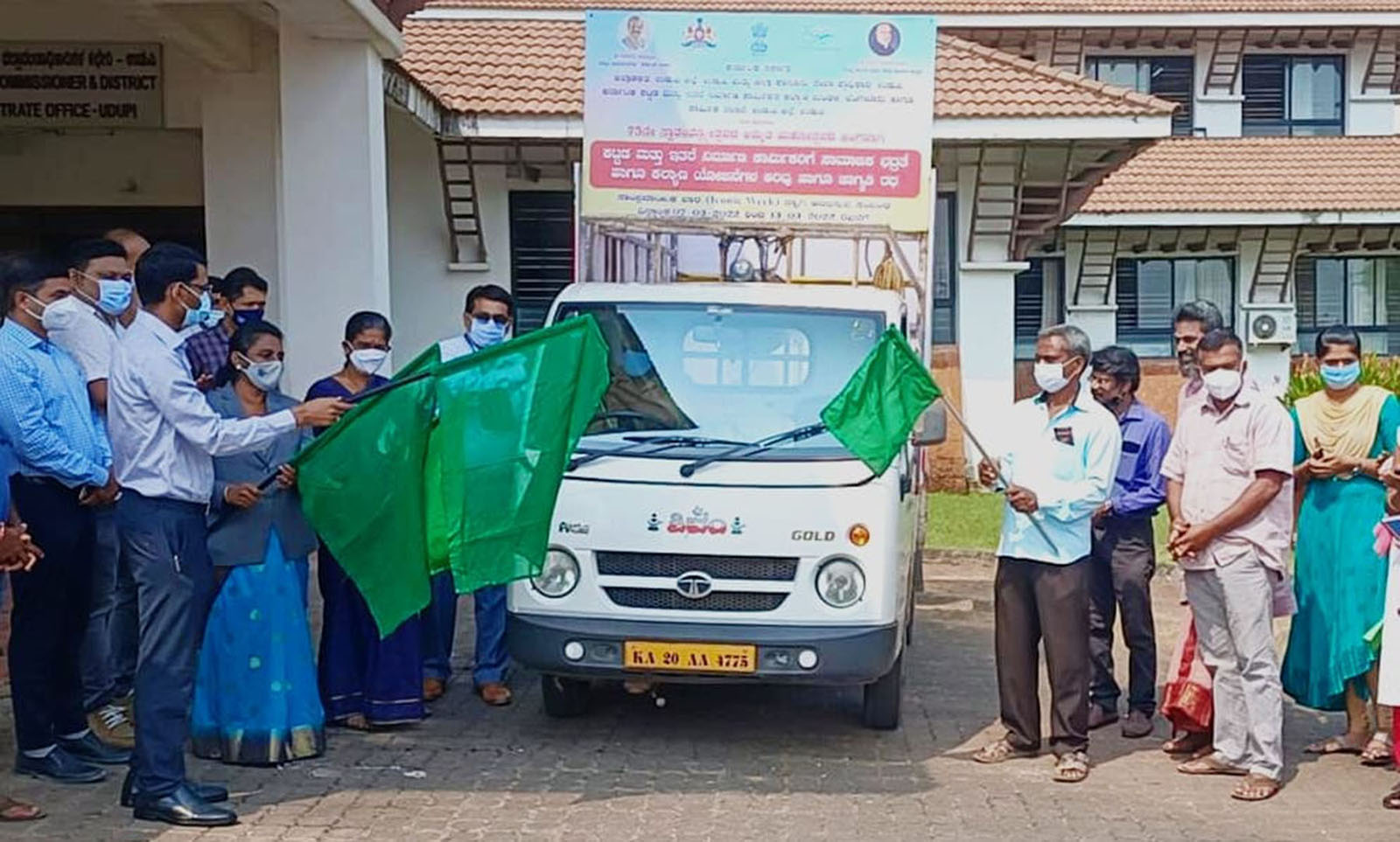 ಉಡುಪಿ: ಕಾರ್ಮಿಕ ಇಲಾಖೆಯ ಮಾಹಿತಿ ರಥಕ್ಕೆ ಚಾಲನೆ