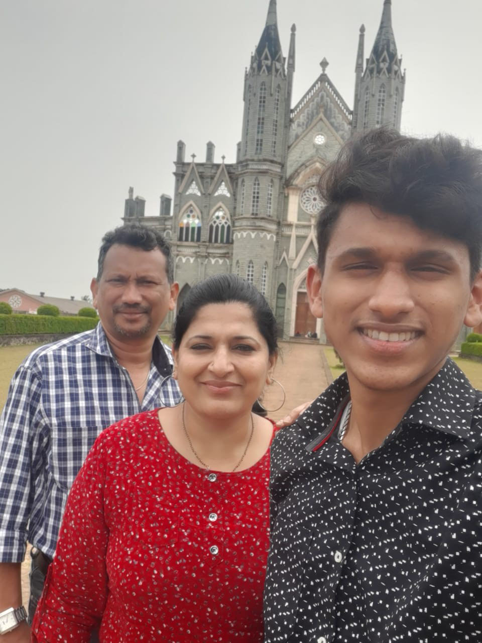 ಅತ್ತೂರು ಚರ್ಚಿನಲ್ಲಿ ಪ್ರಾರ್ಥನೆ ಸಲ್ಲಿಸಿದ ಕೆಮ್ಮಣ್ಣುವಿನ ಗ್ಲೆನ್ವಿಲ್