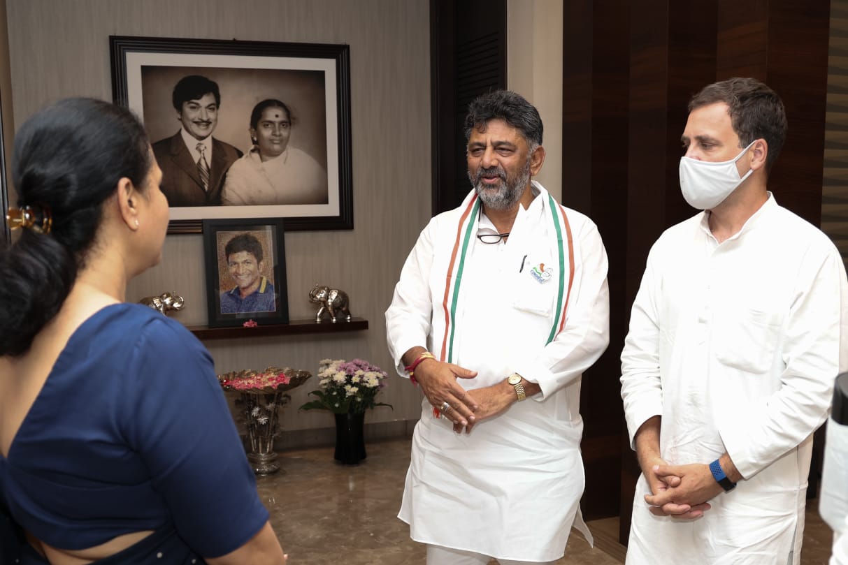 ಪುನೀತ್ ರಾಜಕುಮಾರ್ ನಿವಾಸಕ್ಕೆ ರಾಹುಲ್ ಗಾಂಧಿ ಭೇಟಿ