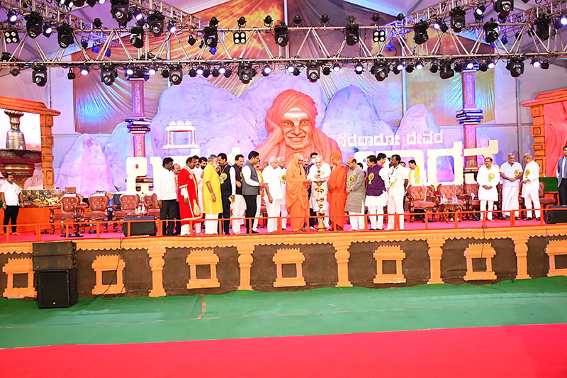 ಸಿದ್ದಗಂಗಾ ನೆಲದ ಸ್ಪರ್ಷದಿಂದ ಮನಸ್ಸಿಗೆ ಶಾಂತಿ, ಬದುಕಿಗೆ ಸ್ಪೂರ್ತಿ: ಸಿಎಂ ಬೊಮ್ಮಾಯಿ