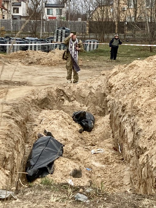 ಉಕ್ರೇನ್: ಕೀವ್ ಸಮೀಪದ ಸಮಾಧಿಯಲ್ಲಿ ಹಲವು ನಾಗರಿಕರ ಮೃತದೇಹ  ಪತ್ತೆ