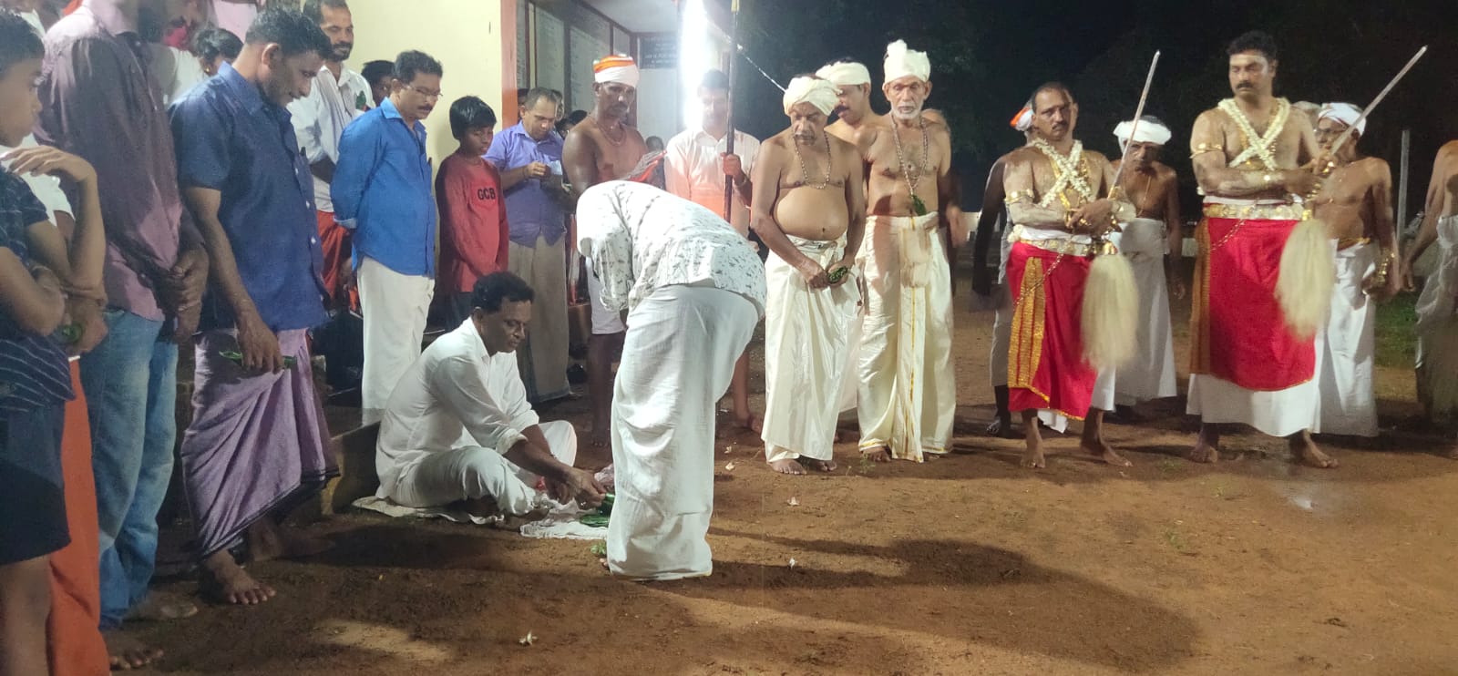 ಮಂಜೇಶ್ವರ: ಗಡಿ ಭಾಗದ ಕ್ಷೇತ್ರದಲ್ಲಿ ದೈವಗಳಿಂದಲೇ ಮುಸಲ್ಮಾನರ ವ್ಯಾಪಾರಕ್ಕೆ ಚಾಲನೆ