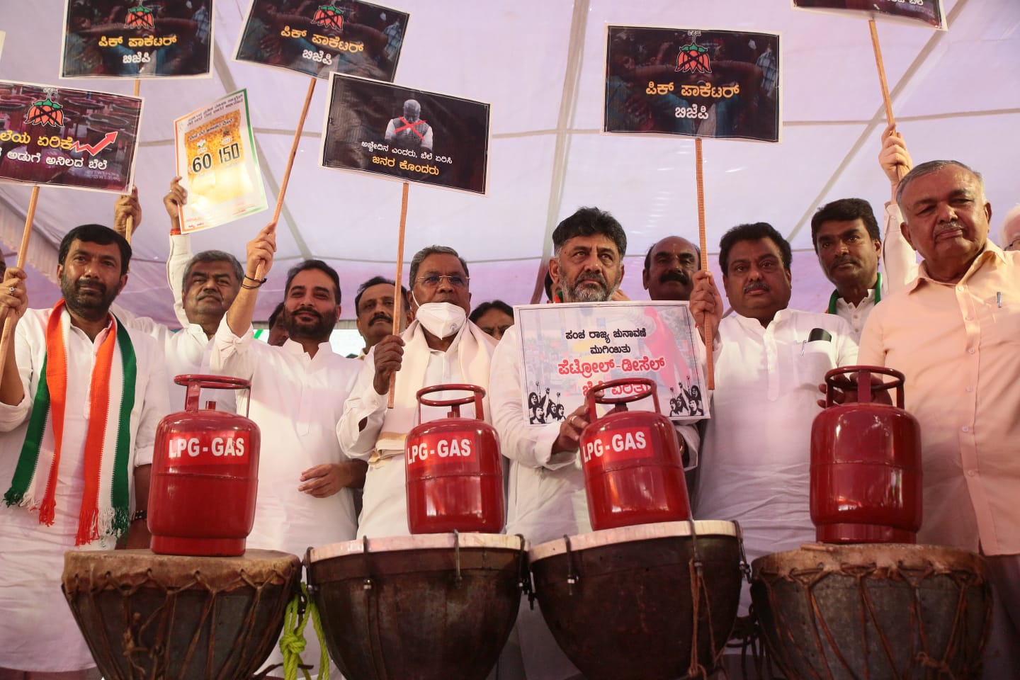 ಬೆಂಗಳೂರು: ಬೆಲೆ ಏರಿಕೆ ವಿರುದ್ಧ ಕಾಂಗ್ರೆಸ್ ಪ್ರತಿಭಟನೆ