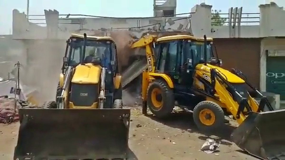 ರಾಮನವಮಿ ಮೆರವಣಿಗೆಗೆ ಕಲ್ಲು ತೂರಾಟ: ʼಆರೋಪಿಗಳʼ ಮನೆಯನ್ನು ನೆಲಸಮಗೊಳಿಸಿದ ಮ.ಪ್ರ ಸರಕಾರ