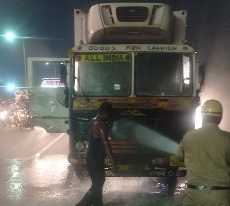 ಪಣಂಬೂರು; ಲಾರಿಯಲ್ಲಿ ಬೆಂಕಿ: ಹೊಯ್ಸಳ ಸಿಬ್ಬಂದಿಯ‌ ಸಮಯ ಪ್ರಜ್ಞೆಯಿಂದ ತಪ್ಪಿದ ಅನಾಹುತ