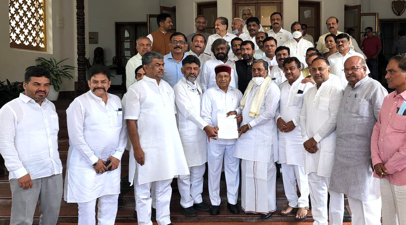 ಈಶ್ವರಪ್ಪರನ್ನು ಸಂಪುಟದಿಂದ ವಜಾಗೊಳಿಸಲು ಆಗ್ರಹಿಸಿ ರಾಜ್ಯಪಾಲರಿಗೆ ಕಾಂಗ್ರೆಸ್ ಮನವಿ