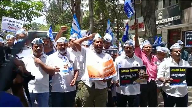 ಬೆಂಗಳೂರು: ಈಶ್ವರಪ್ಪ ಬಂಧನಕ್ಕೆ ಆಗ್ರಹಿಸಿ ಆಮ್‌ ಆದ್ಮಿ ಪಾರ್ಟಿ ಧರಣಿ