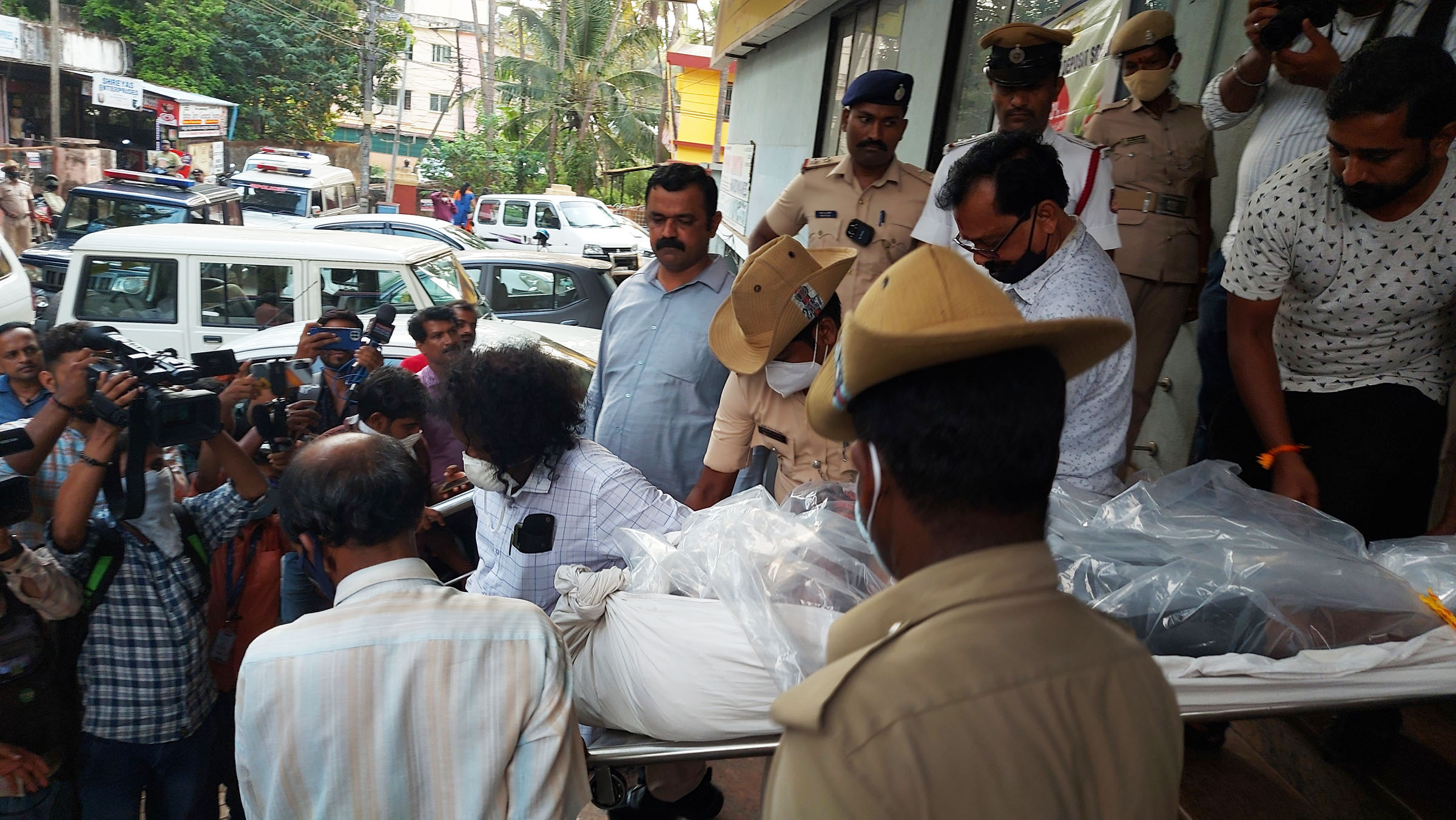 ಗುತ್ತಿಗೆದಾರ ಸಂತೋಷ್ ಪಾಟೀಲ್ ಆತ್ಮಹತ್ಯೆ ಪ್ರಕರಣ; ರಾತ್ರಿ ಹುಟ್ಟೂರಿಗೆ ಮೃತದೇಹ ರವಾನೆ