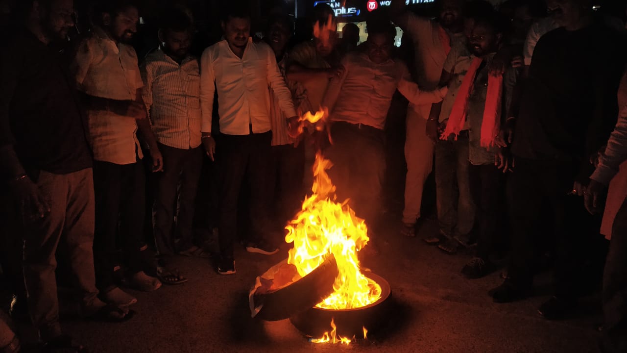 ಸಚಿವ ಸ್ಥಾನಕ್ಕೆ ಈಶ್ವರಪ್ಪ ರಾಜೀನಾಮೆ: ಕಾಂಗ್ರೆಸ್ ನಾಯಕರ ವಿರುದ್ಧ ಬಿಜೆಪಿ ಯುವ ಮೋರ್ಚಾದಿಂದ ಪ್ರತಿಭಟನೆ