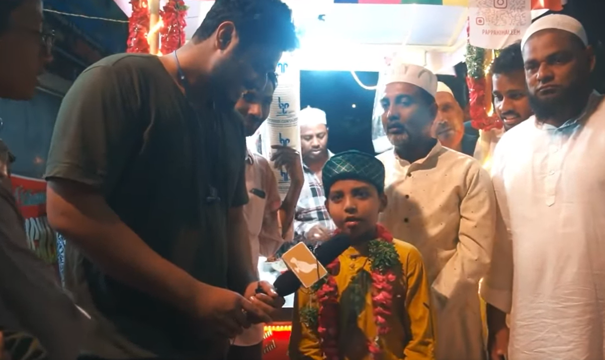 ತಂದೆಯ ಬೀದಿಬದಿ ವ್ಯಾಪಾರವನ್ನು ಸಾಮಾಜಿಕ ತಾಣದಲ್ಲಿ ಪ್ರಚಾರ ಮಾಡಿದ ಬಾಲಕ: ವೀಡಿಯೊ ವೈರಲ್‌; ಗ್ರಾಹಕರ ನೂಕುನುಗ್ಗಲು