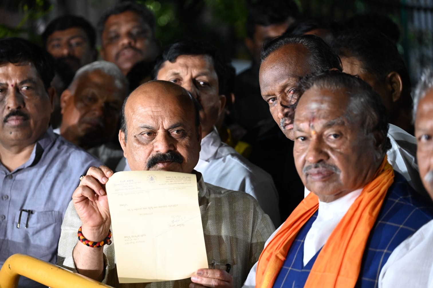 ಸಿಎಂ ಬೊಮ್ಮಾಯಿಗೆ ರಾಜೀನಾಮೆ ಪತ್ರ ಸಲ್ಲಿಸಿದ ಕೆ.ಎಸ್ ಈಶ್ವರಪ್ಪ