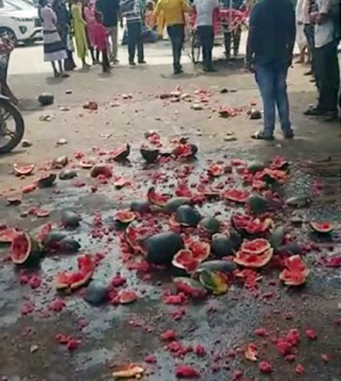 ಚೂರಾದದ್ದು ಕಲ್ಲಂಗಡಿ, ಬೆತ್ತಲೆಯಾಗಿದ್ದು ಶ್ರಮಿಕ ಪ್ರಜ್ಞೆ