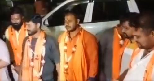 ಮುಸ್ಲಿಮ್ ವ್ಯಾಪಾರಿಯ ಕಲ್ಲಂಗಡಿ ಧ್ವಂಸ ಪ್ರಕರಣ: ಜಾಮೀನಿನಲ್ಲಿ ಬಿಡುಗಡೆಯಾದವರಿಗೆ ಶ್ರೀರಾಮ ಸೇನೆಯಿಂದ ಭರ್ಜರಿ ಸ್ವಾಗತ