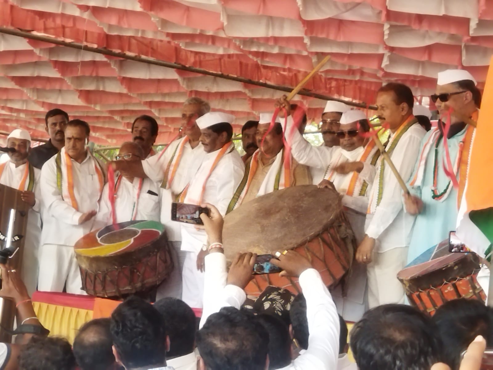 ಮೈಸೂರು: ಈಶ್ವರಪ್ಪರನ್ನು ಕೂಡಲೇ ಬಂಧಿಸಬೇಕು ಎಂದು ಒತ್ತಾಯಿಸಿ ಪ್ರತಿಭಟನೆ