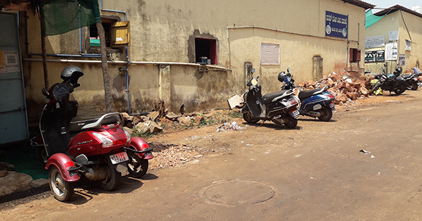 ಸುರತ್ಕಲ್: ಮಾರುಕಟ್ಟೆ ಎದುರಲ್ಲೇ ತ್ಯಾಜ್ಯ ಸುರಿಯುವುದಕ್ಕೆ ಬ್ರೇಕ್‌