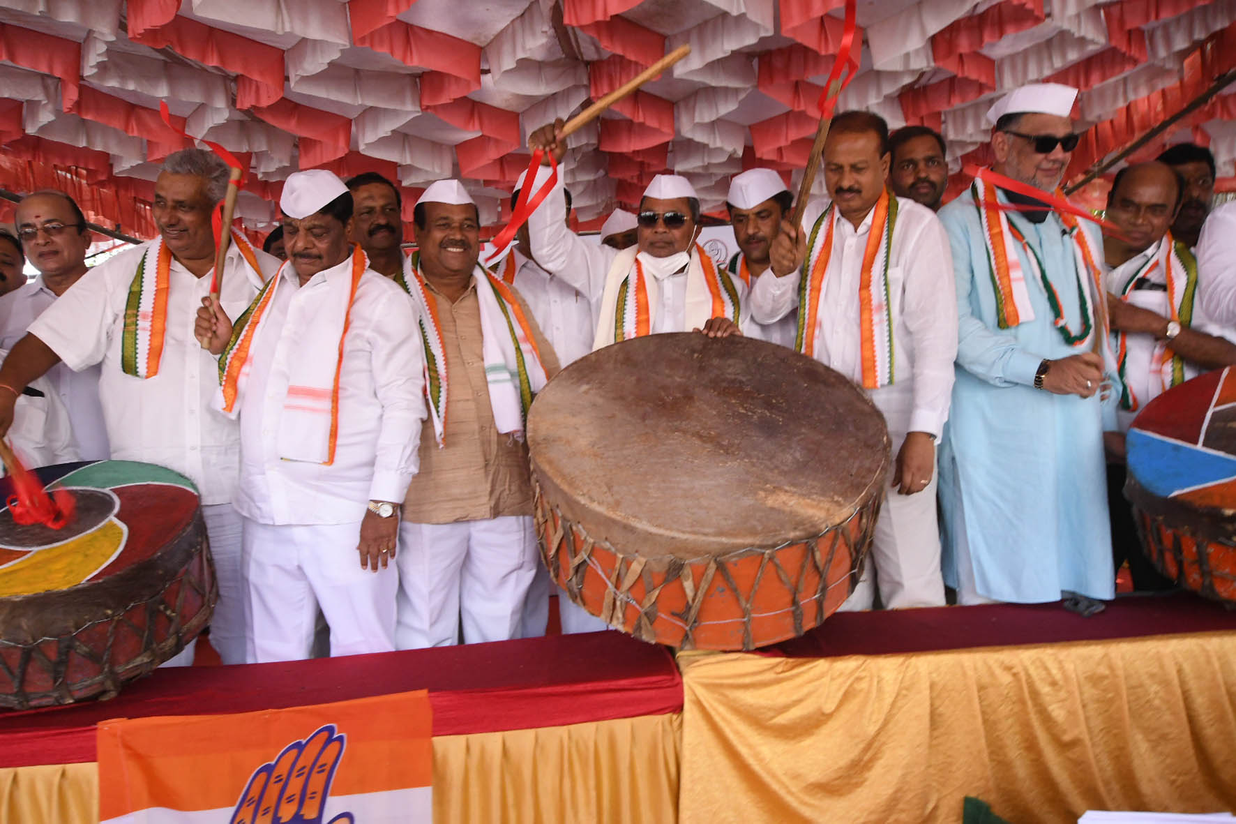 ಪ್ರಧಾನಿ ಮೋದಿ ರೈತರ ಸಾಲವನ್ನು ದುಪ್ಪಟ್ಟು ಮಾಡಿ ಅದಾನಿ, ಅಂಬಾನಿ ಆದಾಯ ದ್ವಿಗುಣಗೊಳಿಸಿದ್ದಾರೆ: ಸಿದ್ದರಾಮಯ್ಯ