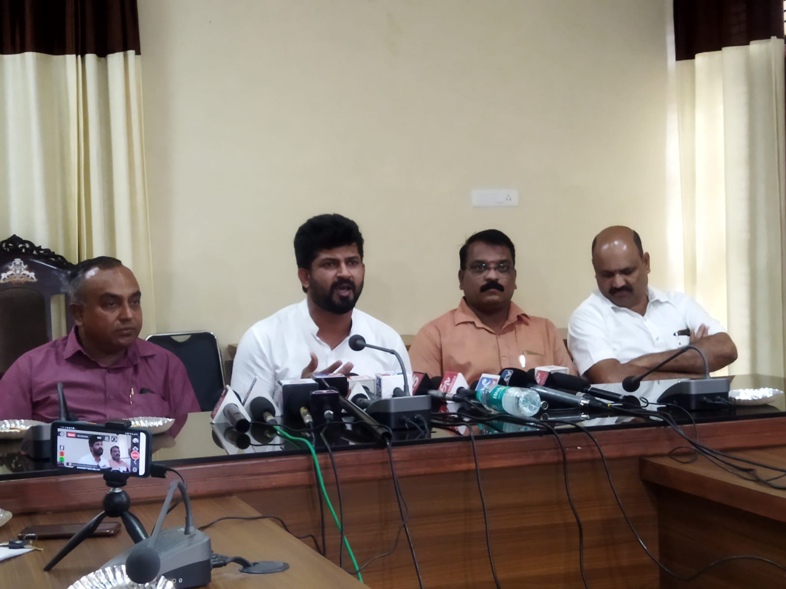 ಕಲ್ಲು ಹೊಡೆಯುವ ಸಂಸ್ಕೃತಿ ಮುಂದುವರಿಸಿದರೆ ಕರ್ನಾಟಕದಲ್ಲೂ ಬುಲ್ಡೋಜರ್ ಗಳು  ಮನೆಗಳ ಮುಂದೆ ಬರಲಿವೆ: ಪ್ರತಾಪ್ ಸಿಂಹ