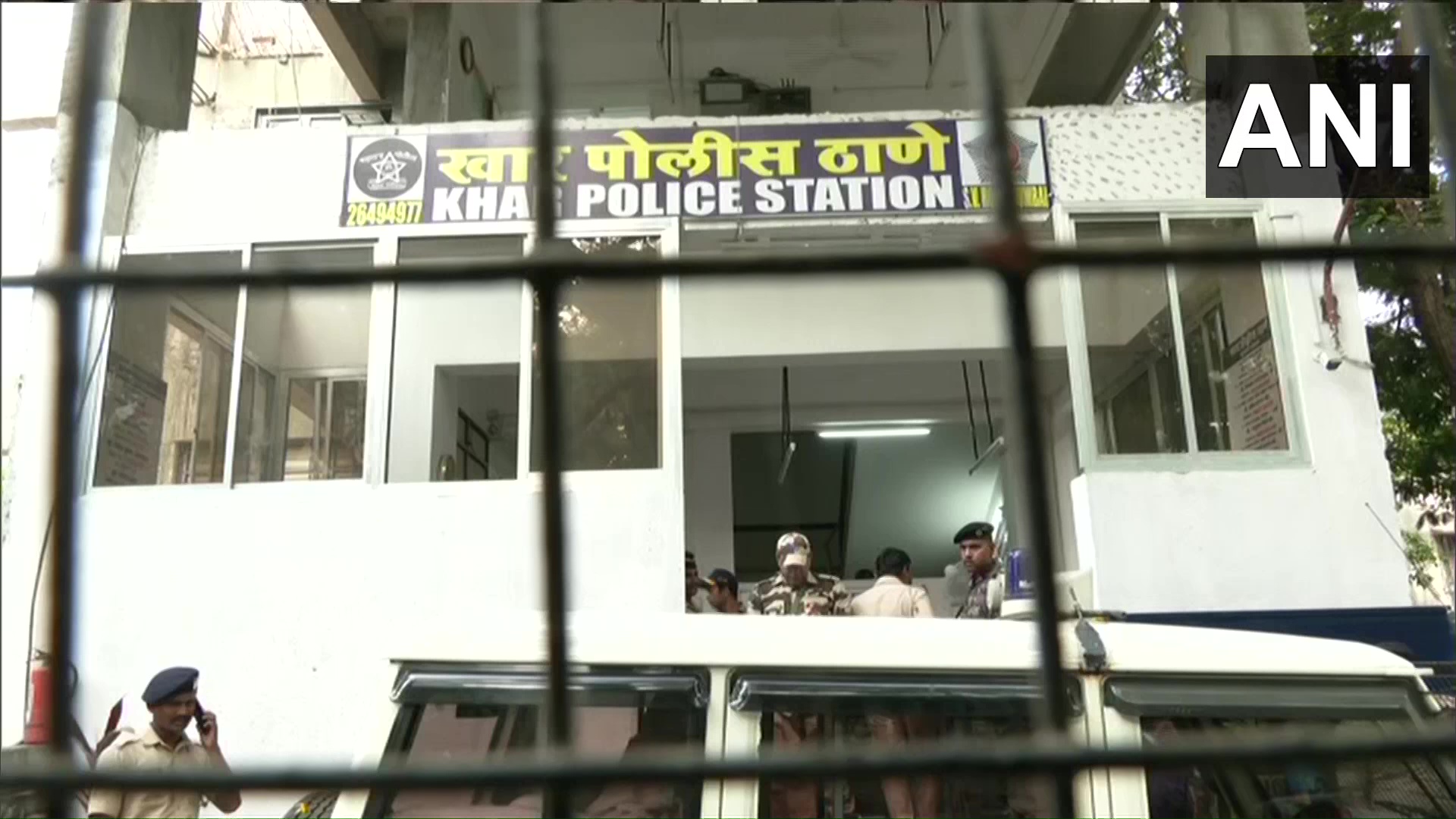 ಮಹಾರಾಷ್ಟ್ರ ಸಿಎಂ ನಿವಾಸದ ಮುಂದೆ ಹನುಮಾನ್‌ ಚಾಲೀಸಾ ಪಠಿಸುವುದಾಗಿ ಘೋಷಿಸಿದ್ದ ರಾಣಾ ದಂಪತಿಯ ಬಂಧನ