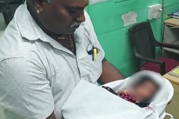 ಹನೂರು: ಖಾಸಗಿ ಬಸ್ ನಿಲ್ದಾಣದಲ್ಲಿ ನವಜಾತ ಶಿಶು ಪತ್ತೆ