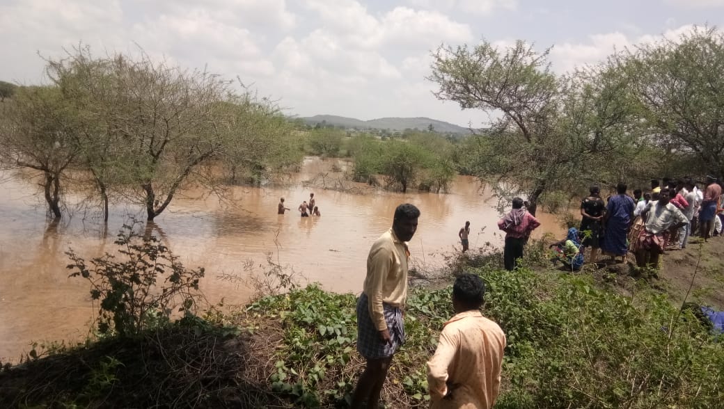 ಗುಂಡ್ಲುಪೇಟೆ: ಕೆರೆಯಲ್ಲಿ ಮುಳುಗಿ ಇಬ್ಬರು ಬಾಲಕರು ಮೃತ್ಯು