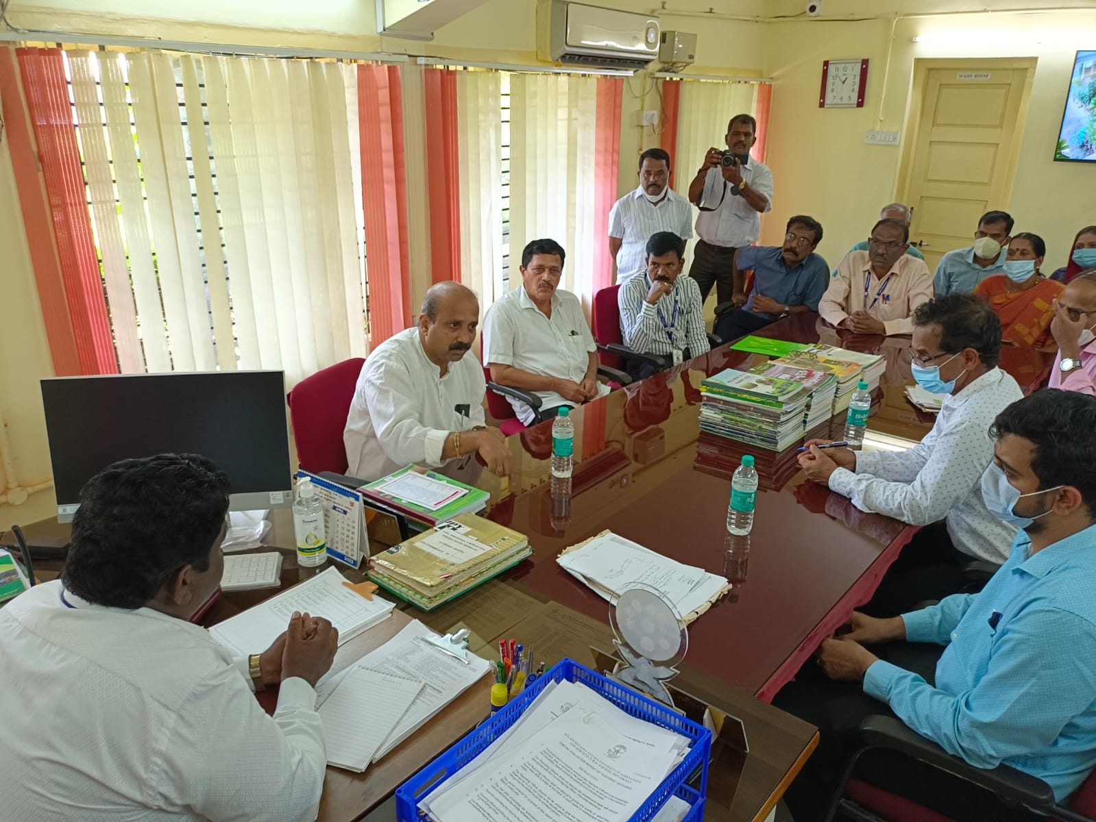 ವಾರಂಬಳ್ಳಿ ಗ್ರಾಪಂನ ಸಭಾಂಗಣದಲ್ಲಿ ಜನಪ್ರತಿನಿಧಿಗಳು, ಅಧಿಕಾರಿಗಳ ಸಭೆ