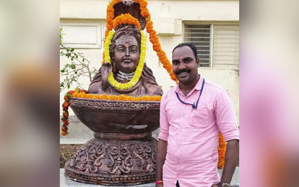 ಹನೂರು: ಲಂಚ ಪಡೆಯುತ್ತಿದ್ದಾಗ ಎಸಿಬಿ ಬಲೆಗೆ ಬಿದ್ದ ಗ್ರಾಮ ಲೆಕ್ಕಿಗ