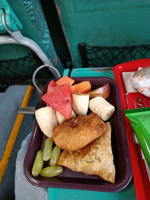 ಶತಾಬ್ದಿ ಎಕ್ಸ್ ಪ್ರೆಸ್‌ ನ ಪ್ರಯಾಣಿಕನಿಗೆ ಬಂದಿತು ಇಫ್ತಾರ್ ಊಟ: ಹೃದಯ ಗೆದ್ದ ಕ್ಯಾಟರಿಂಗ್ ಸಿಬ್ಬಂದಿ