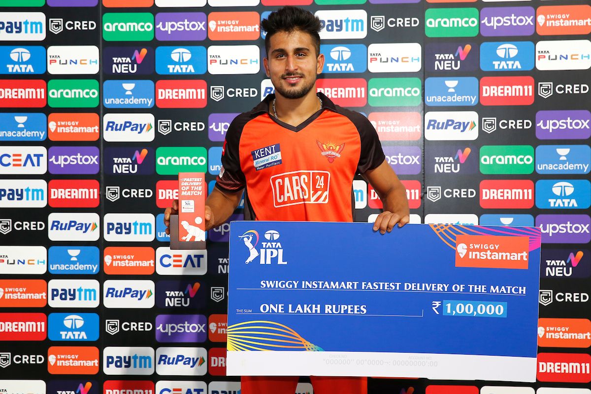 ಗಂಟೆಗೆ  153 ಕಿ.ಮೀ. ವೇಗದ ಯಾರ್ಕರ್‌ ಮೂಲಕ ವೃದ್ಧಿಮಾನ್ ಸಹಾರನ್ನು ಕ್ಲೀನ್ ಬೌಲ್ಡ್ ಮಾಡಿದ ಉಮ್ರಾನ್ ಮಲಿಕ್!