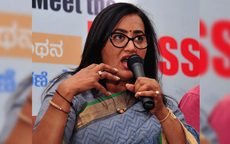 ಕನ್ನಡ ಭಾಷೆಗೆ ಧಕ್ಕೆಯಾದರೆ ಯಾರೂ ಸುಮ್ಮನೆ ಕೂರುವುದಿಲ್ಲ: ಸಂಸದೆ ಸುಮಲತಾ ಅಂಬರೀಷ್