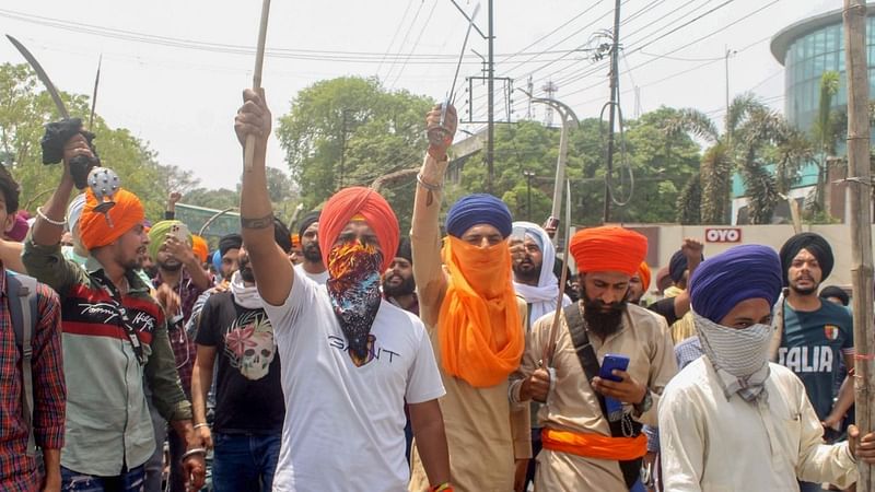 ಪಟಿಯಾಲದಲ್ಲಿ ಎರಡು ಗುಂಪುಗಳ ನಡುವೆ ಘರ್ಷಣೆ: ಗಾಳಿಯಲ್ಲಿ ಗುಂಡು ಹಾರಿಸಿದ ಪೊಲೀಸರು